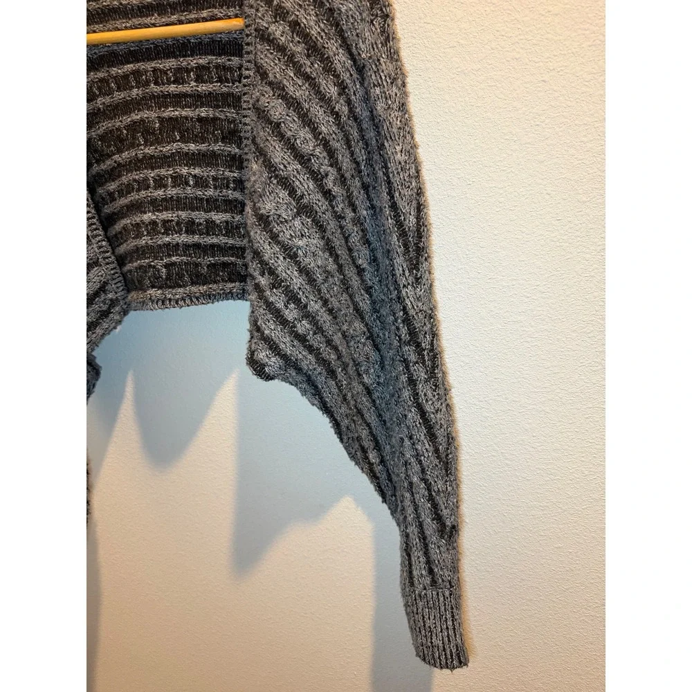 N/A cropped shrug
